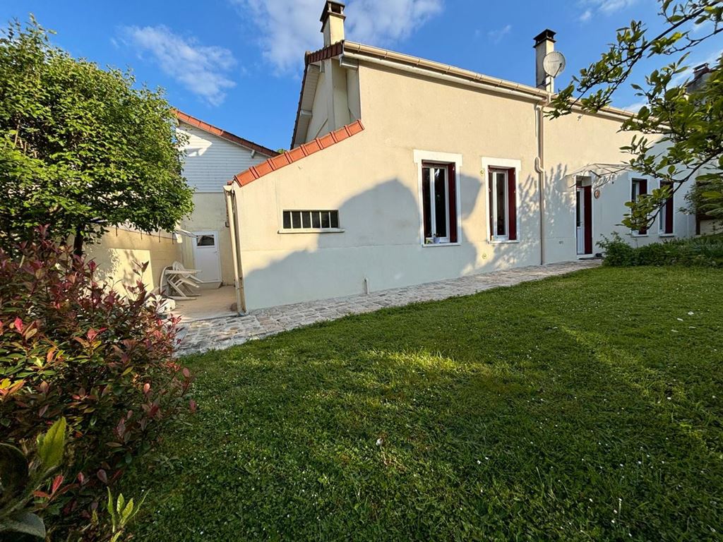 Maison 384 900 €