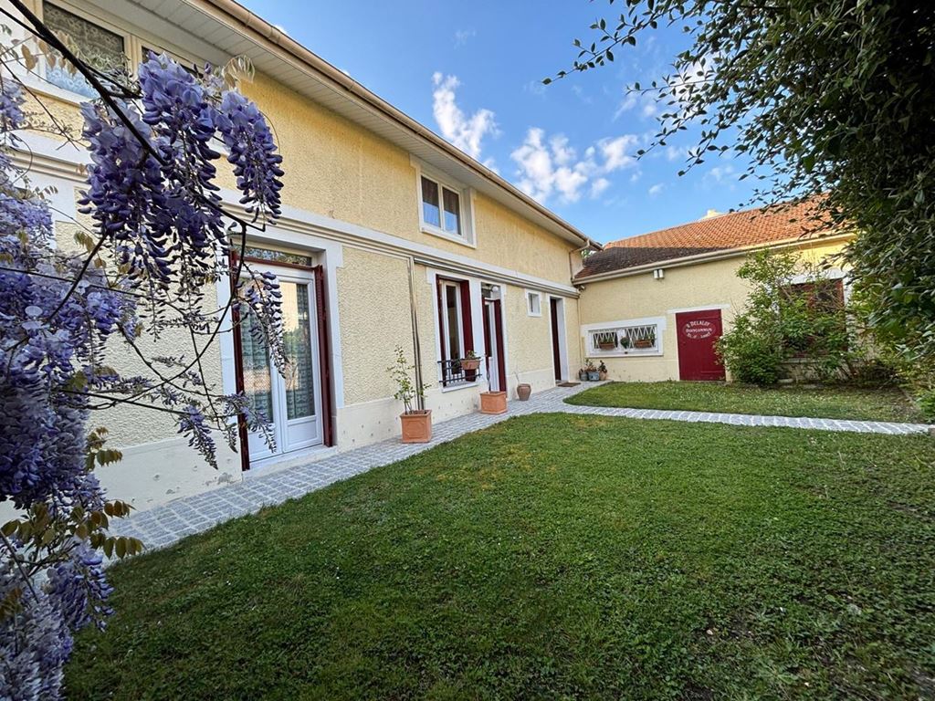 Maison 384 900 €